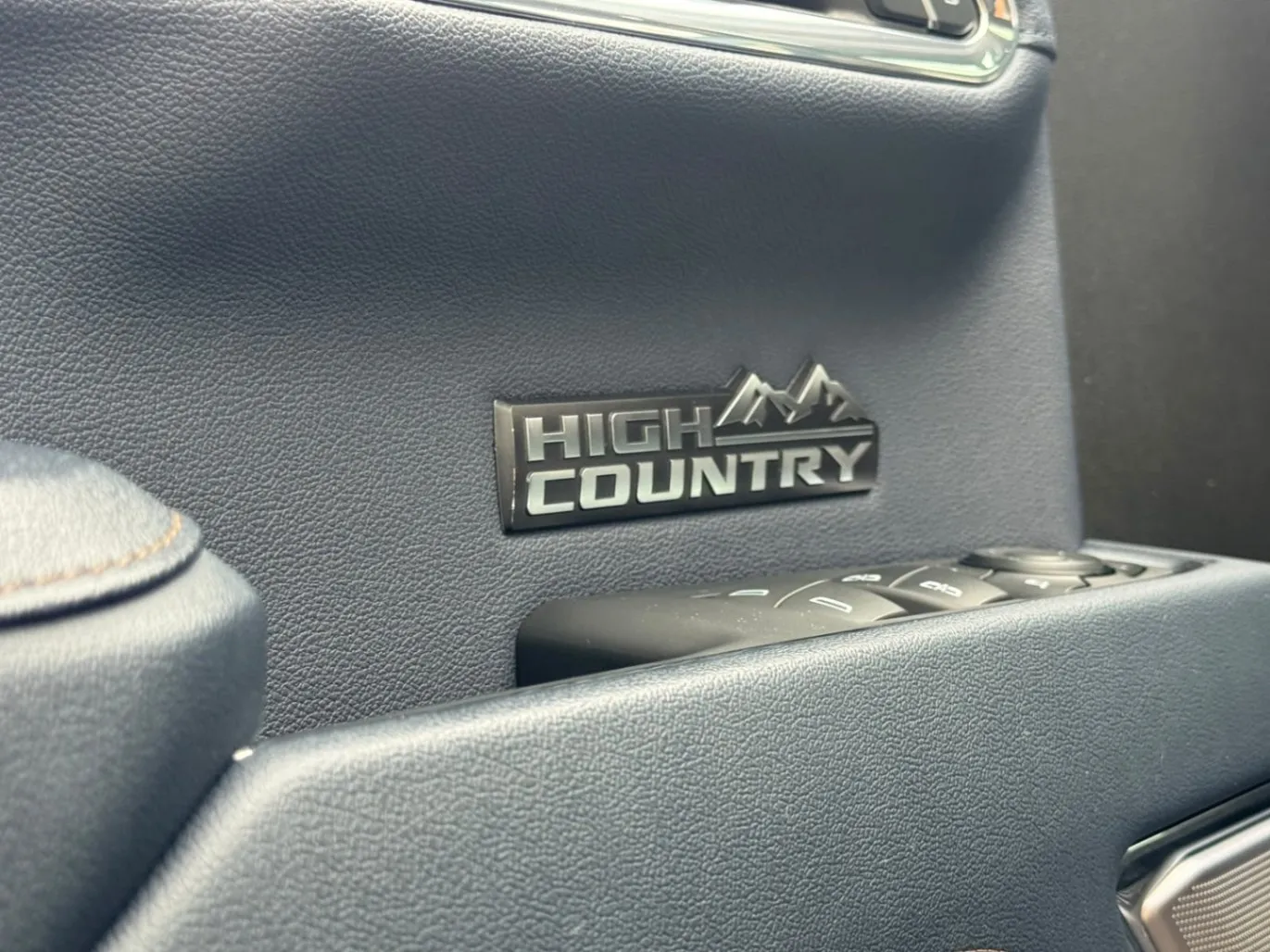 CHEVROLET SILVERADO HIGH COUNTRY 5.3 V8 AWD AUT. 2023 - foto 10