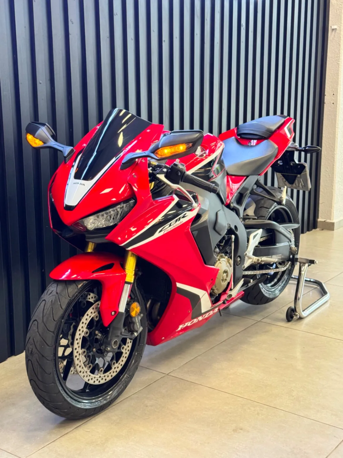 HONDA CBR 1000 RR Fireblade 2018 - foto 2