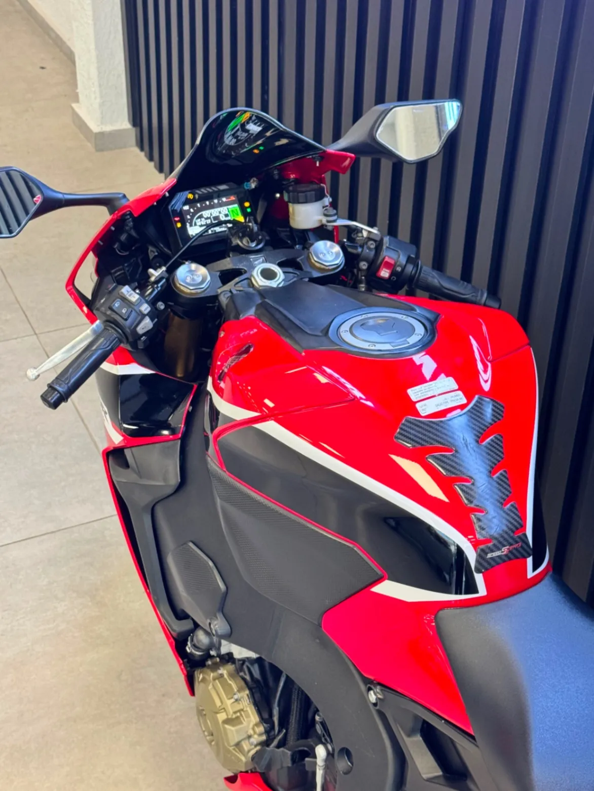 HONDA CBR 1000 RR Fireblade 2018 - foto 12