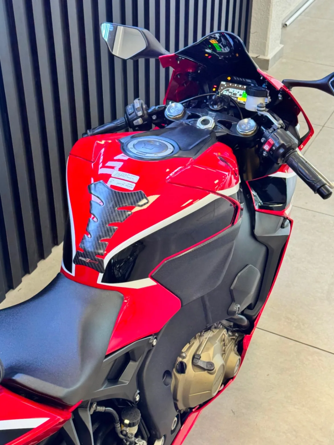 HONDA CBR 1000 RR Fireblade 2018 - foto 9