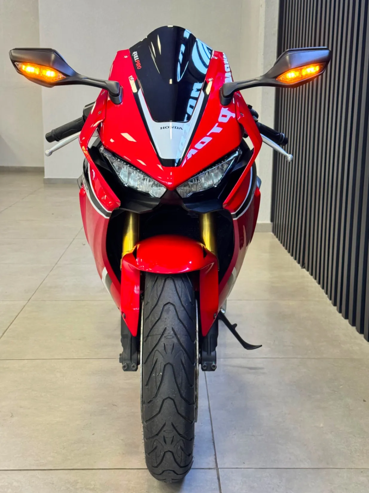 HONDA CBR 1000 RR Fireblade 2018 - foto 8