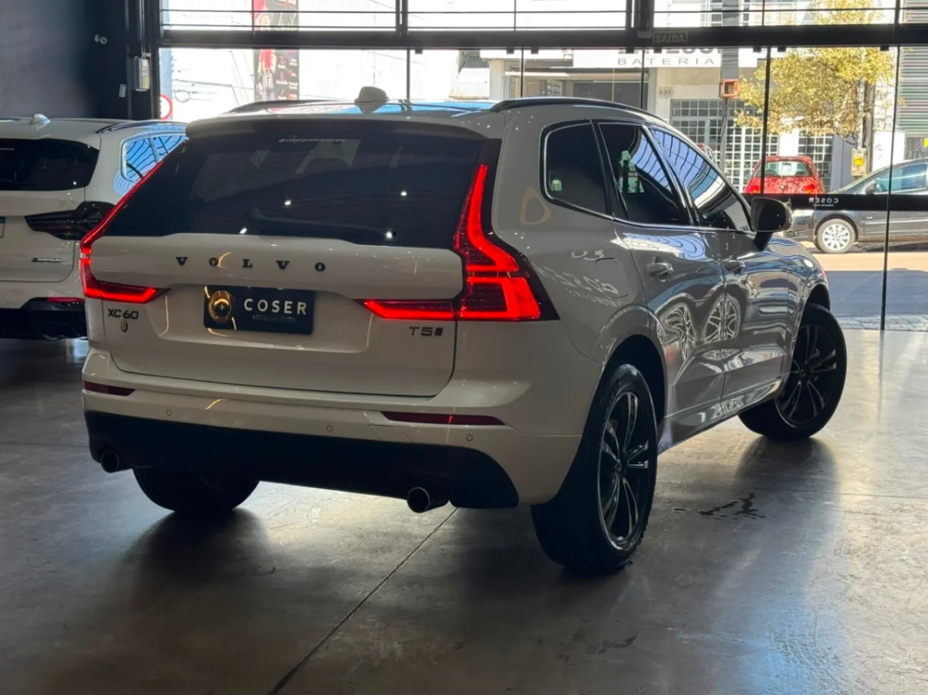 VOLVO XC 60 T-5 INSCRIPTION 2.0 AWD 5P 2018 - foto 2