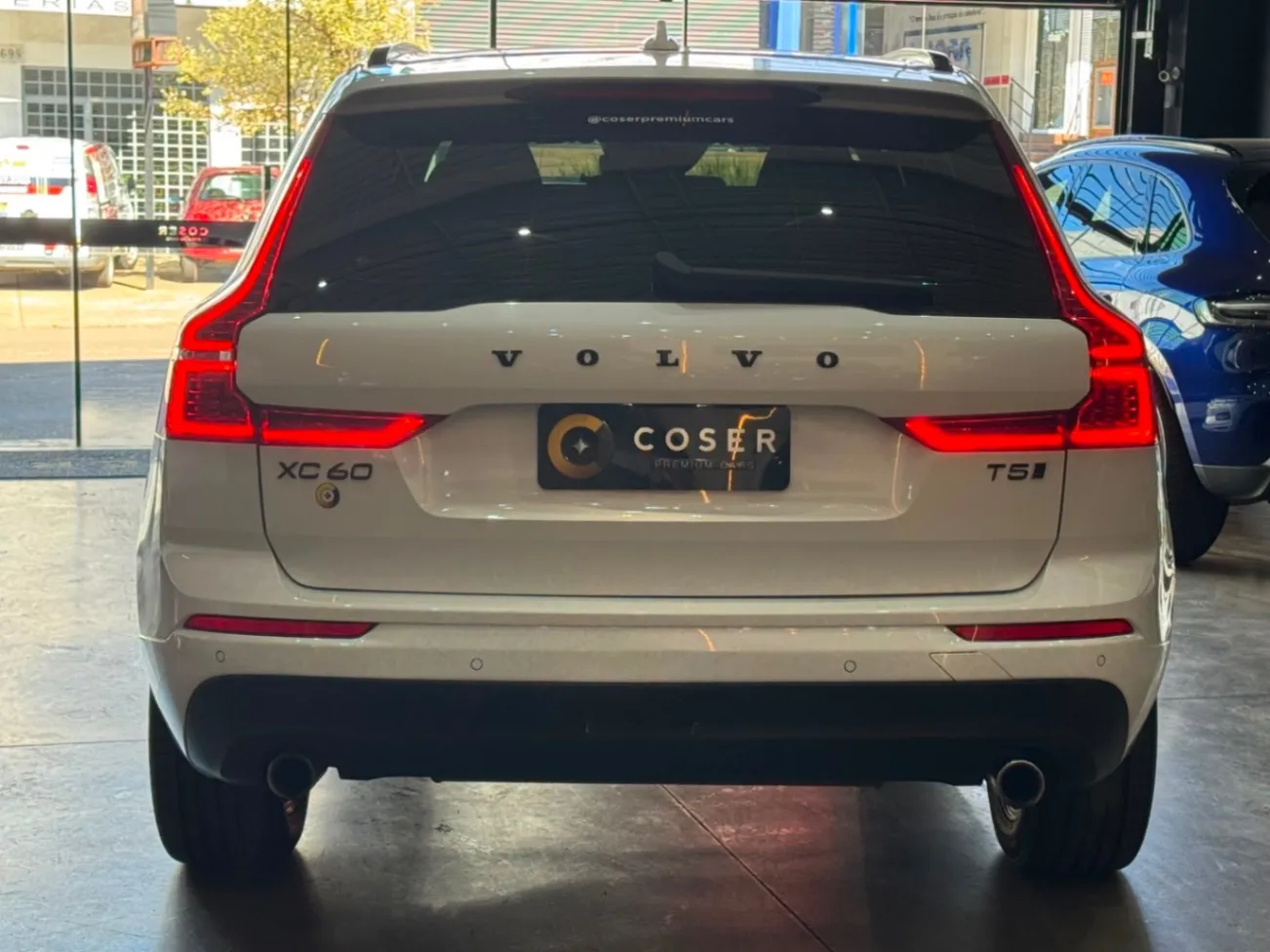 VOLVO XC 60 T-5 INSCRIPTION 2.0 AWD 5P 2018 - foto 9