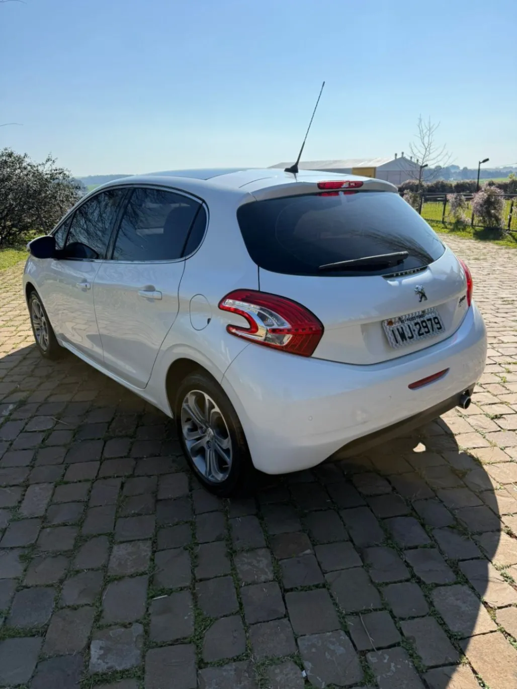 PEUGEOT 208 1.6 GRIFFE 16V FLEX 4P AUTOMÁTICO 2015 - foto 5