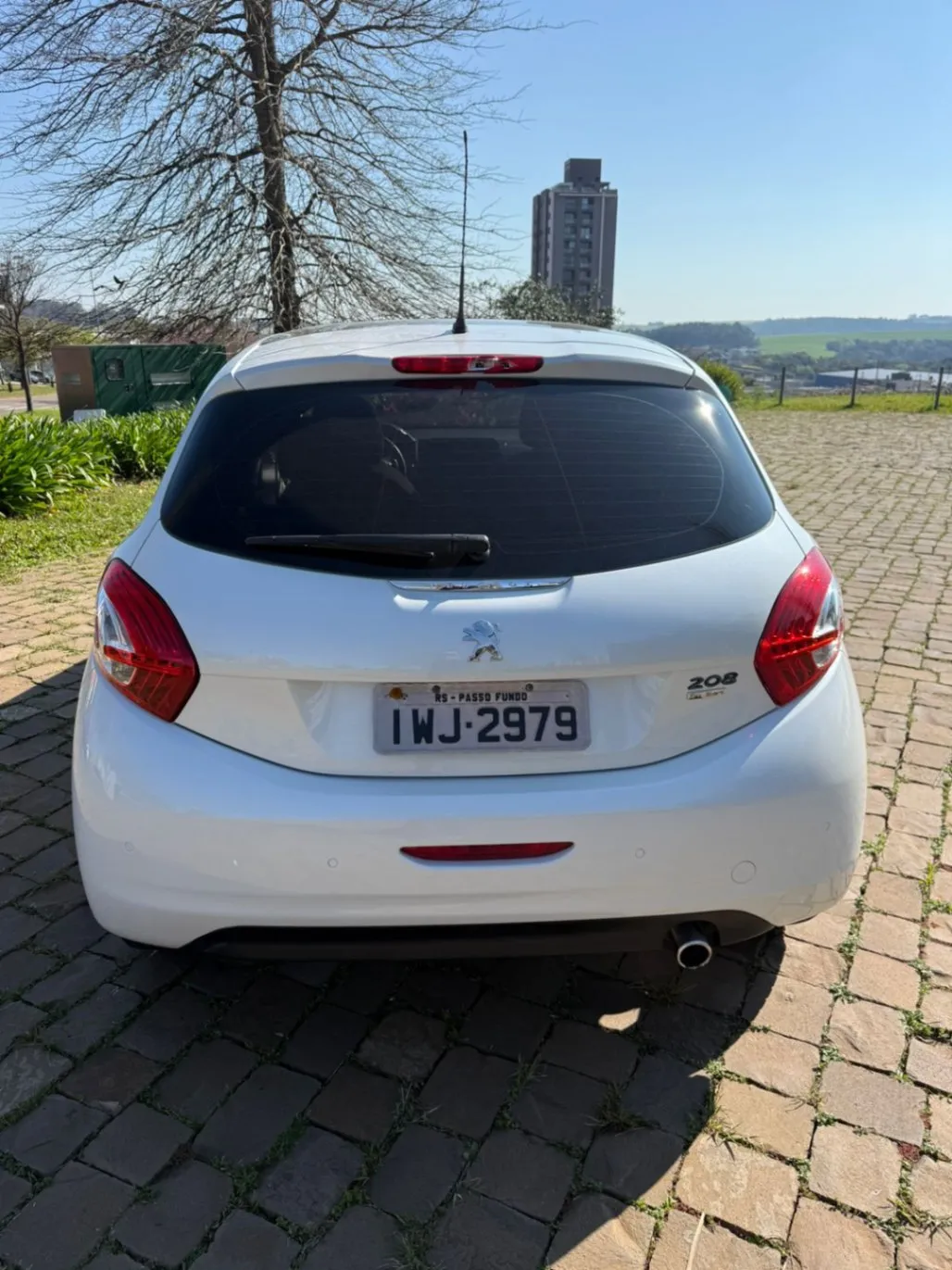 PEUGEOT 208 1.6 GRIFFE 16V FLEX 4P AUTOMÁTICO 2015 - foto 4