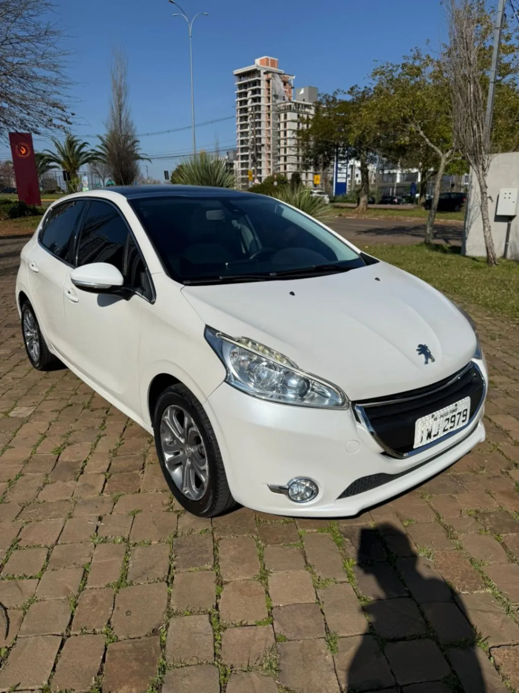 PEUGEOT 208 1.6 GRIFFE 16V FLEX 4P AUTOMÁTICO 2015 - foto 2