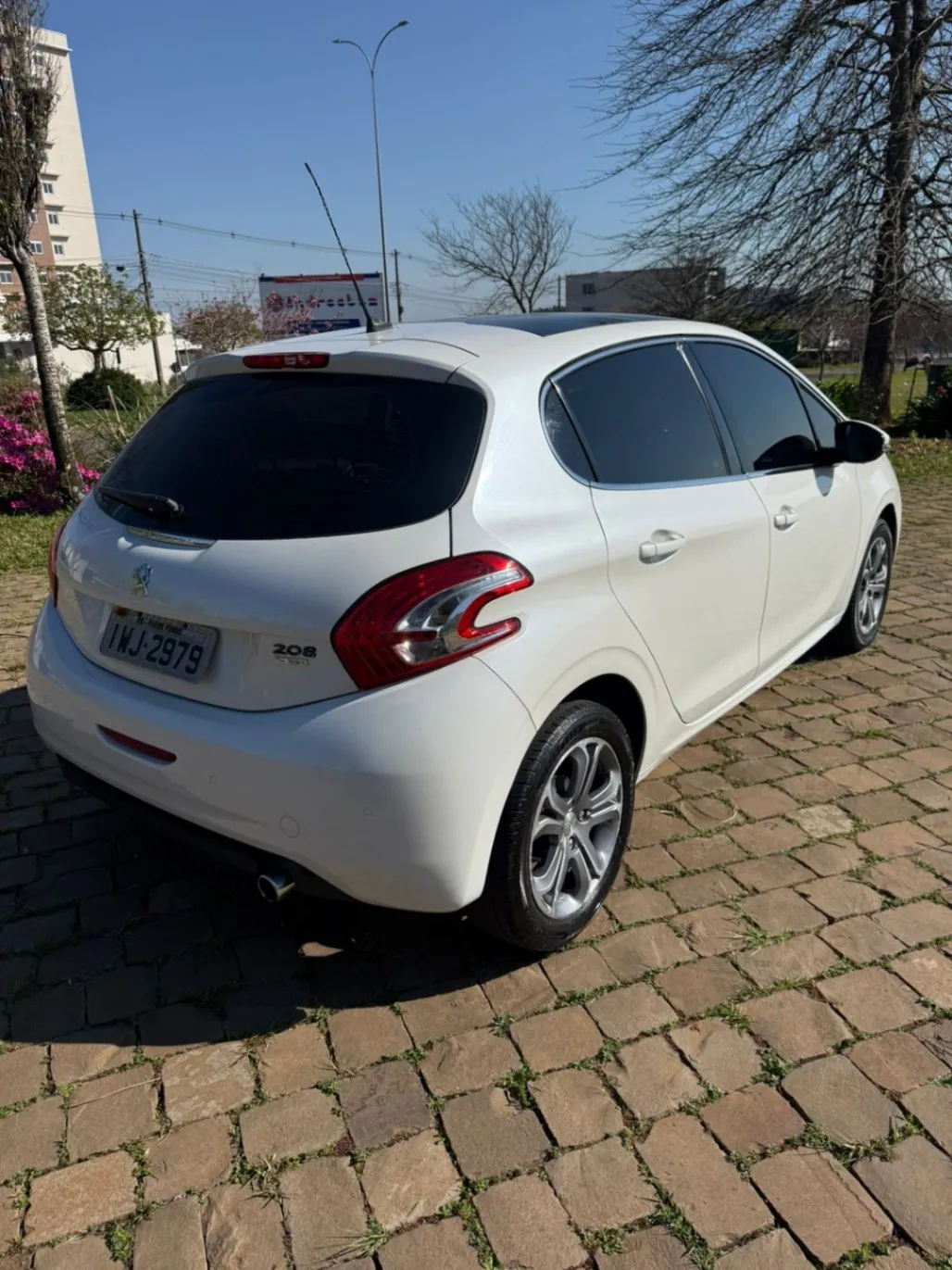 PEUGEOT 208 1.6 GRIFFE 16V FLEX 4P AUTOMÁTICO 2015 - foto 3