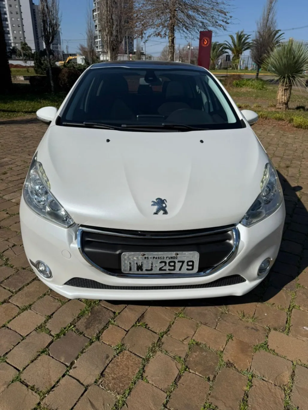 PEUGEOT 208 1.6 GRIFFE 16V FLEX 4P AUTOMÁTICO 2015 - foto 6