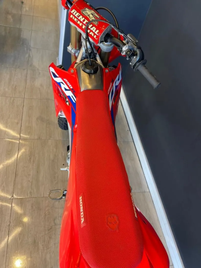 HONDA CRF 250 R ÚNICA 2022 - foto 11