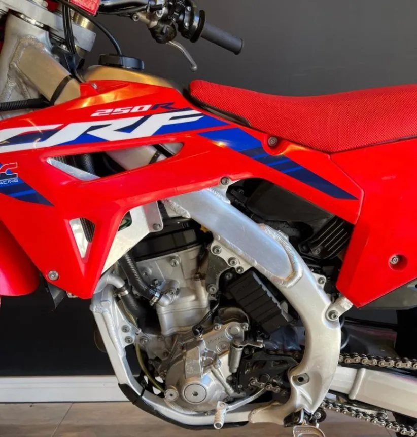HONDA CRF 250 R ÚNICA 2022 - foto 9