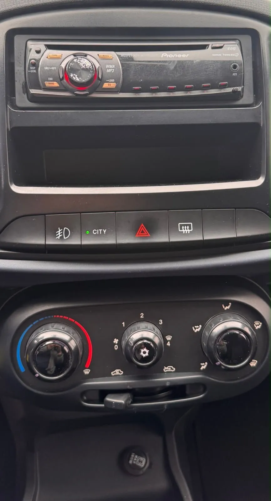 FIAT UNO ATTRACTIVE 1.0 FLEX 6V 5P 2017 - foto 7