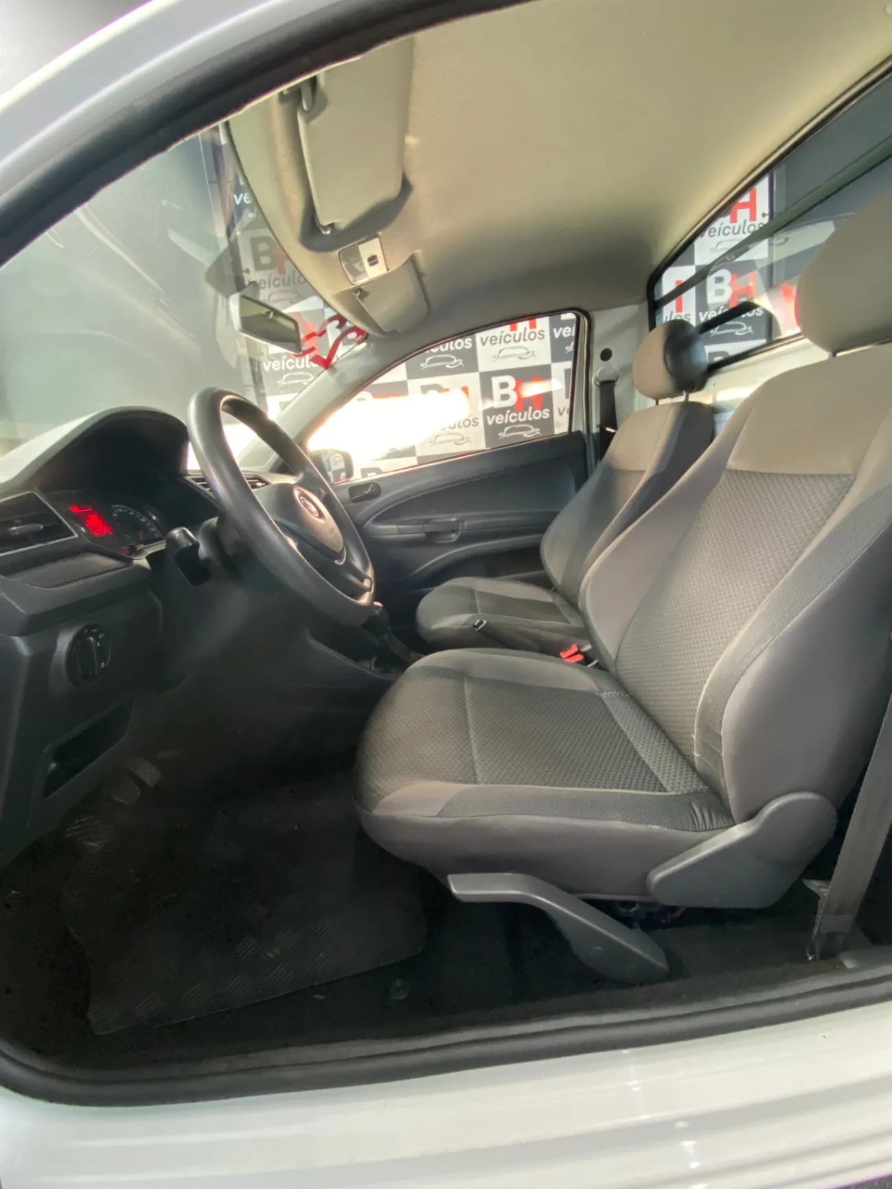 VOLKSWAGEN SAVEIRO ROBUST 1.6 TOTAL FLEX 16V 2023 - foto 5