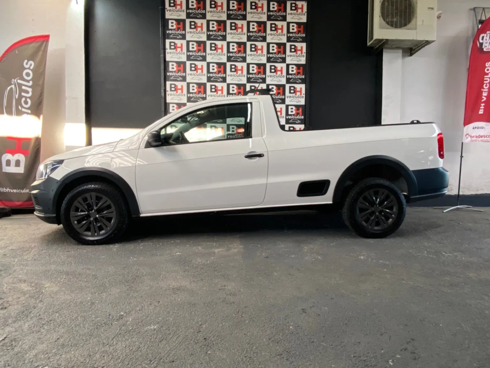 VOLKSWAGEN SAVEIRO ROBUST 1.6 TOTAL FLEX 16V 2023 - foto 4
