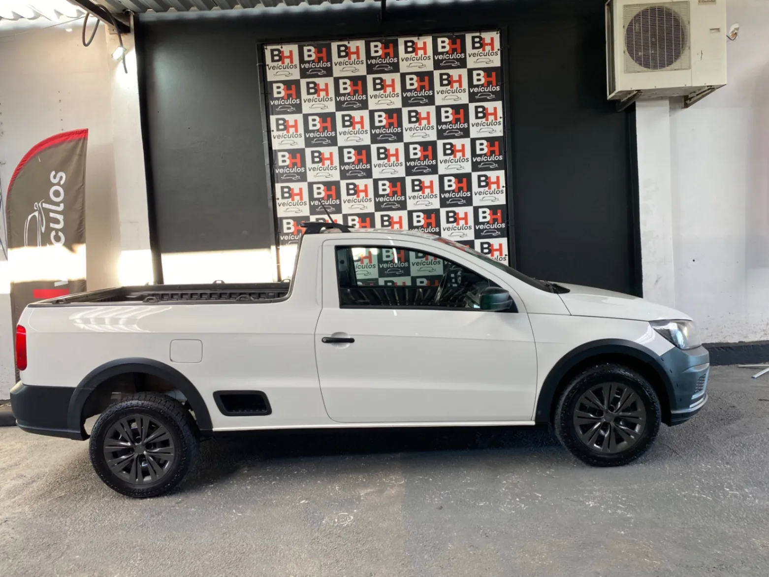 VOLKSWAGEN SAVEIRO ROBUST 1.6 TOTAL FLEX 16V 2023 - foto 8